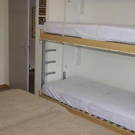 Sleeps 6 Wifi Apartment